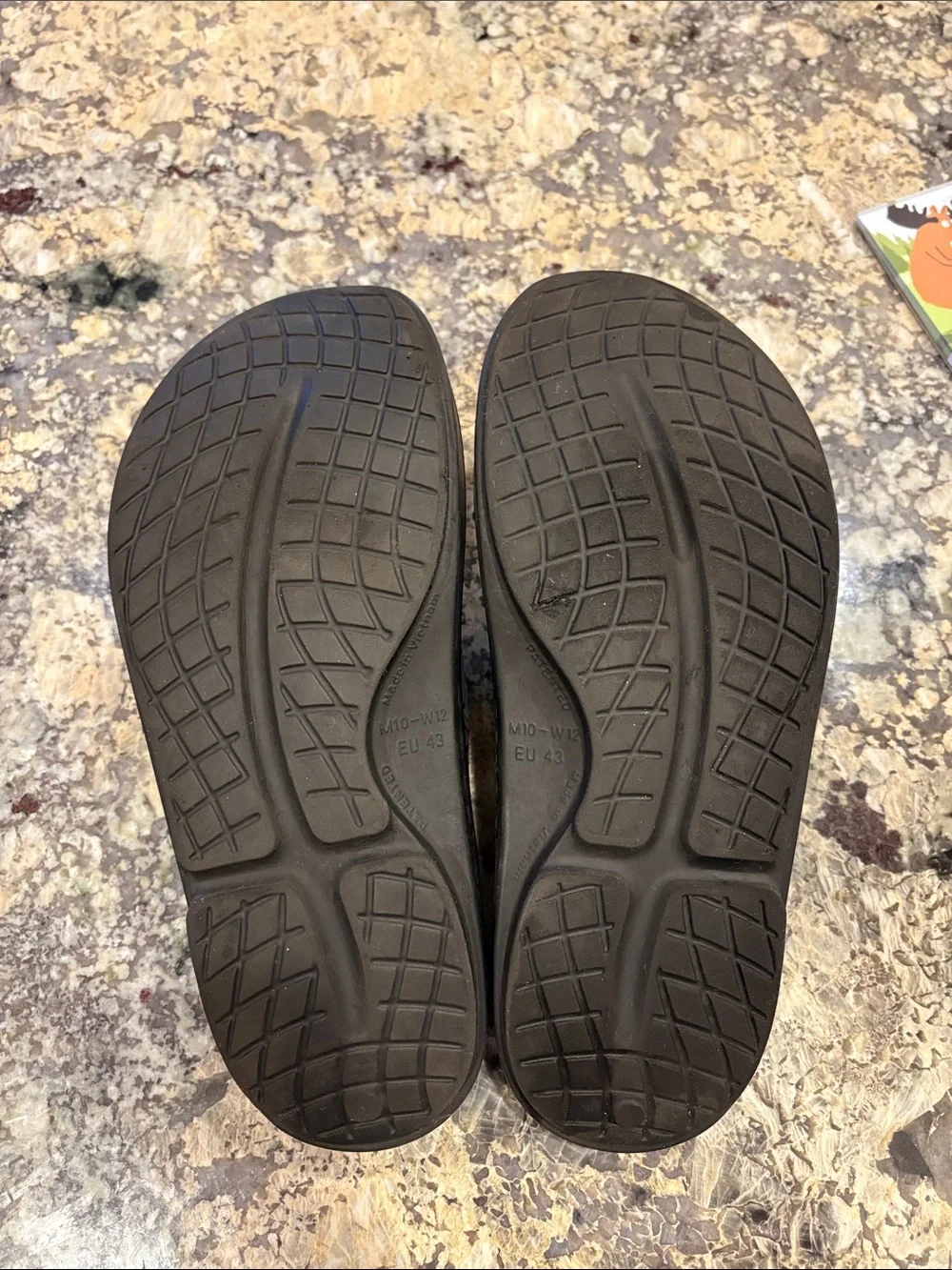 OOFOS cushioned slide